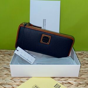 Dooney & Bourke Pebble Zip Clutch Wallet NWT